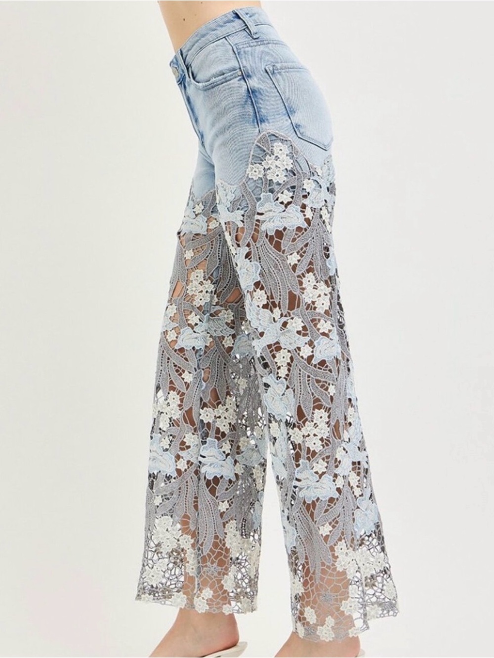 Risen High Rise Lace Wide Leg Jeans NWT Light Wash Floral Crochet Mesh Size 30 - Picture 3 of 5